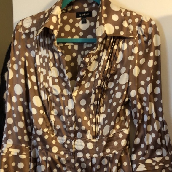 Button down satin polkadot top - Picture 2 of 5